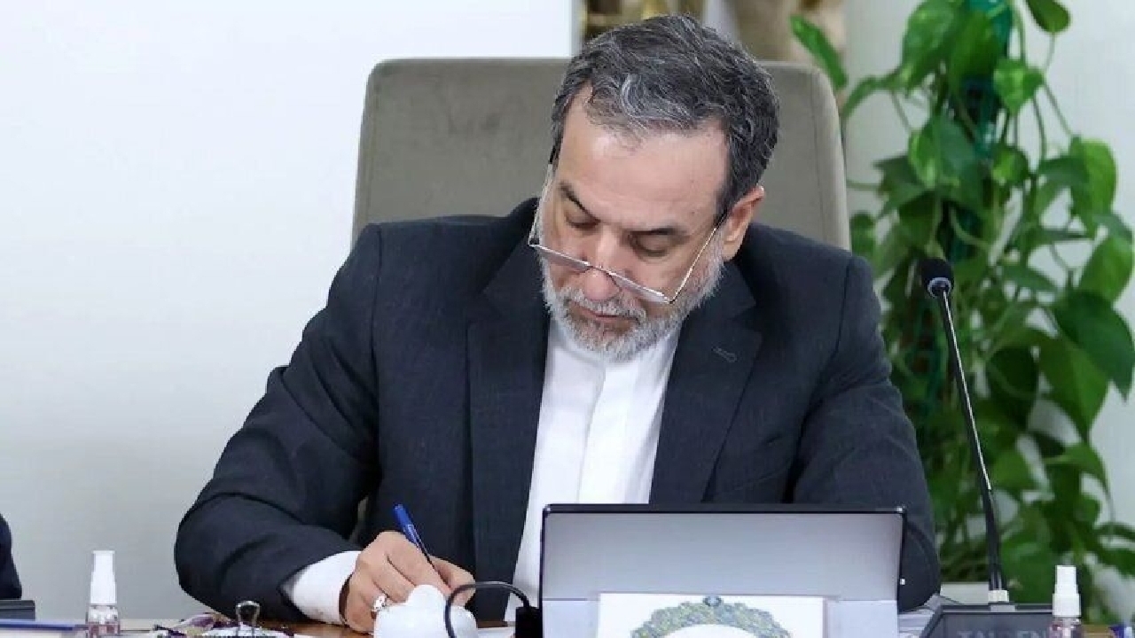 وزیر امور خارجه درگذشت اکبر عبدی را تسلیت گفت