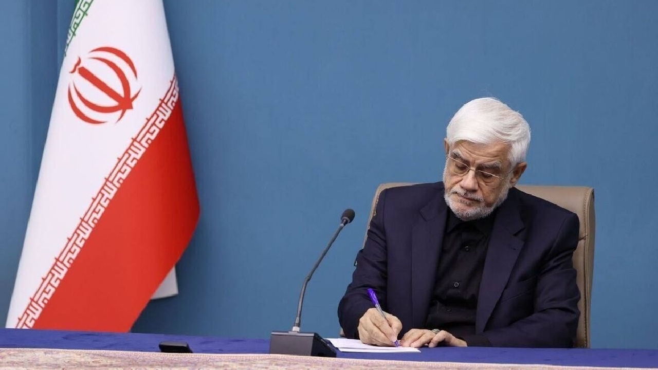عارف درگذشت اکبر عبدی را تسلیت گفت: نامش در حافظه فرهنگی ایران جاودانه است