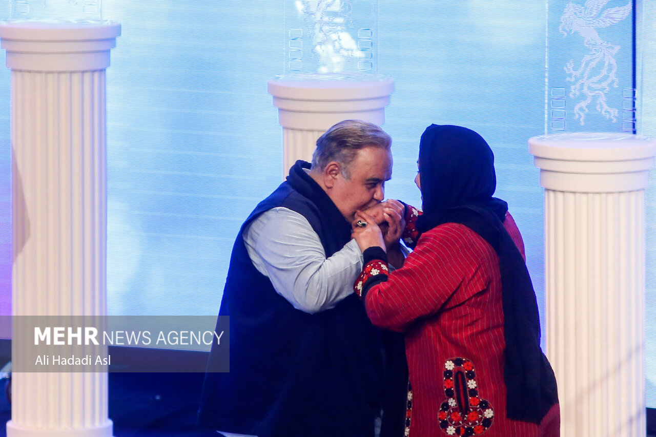 اکبر عبدی، بازیگر پیشکسوت سینما و تلویزیون، در ۶۶ سالگی درگذشت
