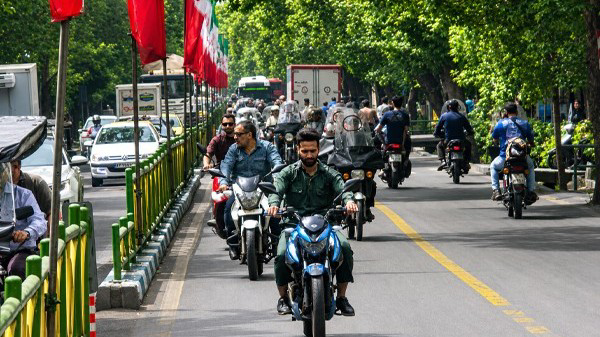آغاز طرح جدید پلیس راهور تهران برای برخورد با تخلفات موتورسواران در خطوط ویژه