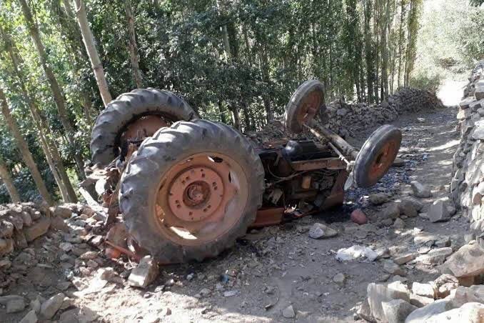 دو حادثه واژگونی تراکتور در روستاهای میانه؛ دو جوان جان باختند