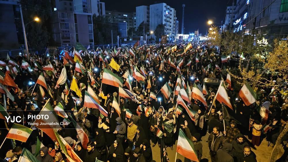 تداوم راهپیمایی‌های مردمی در شیراز؛ خیابان‌ها صحنه اتحاد و همبستگی شد