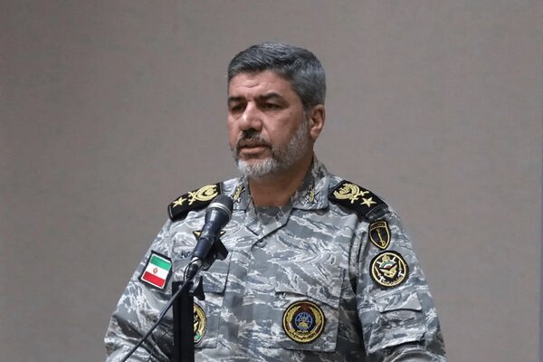 سرتیپ اکرمی‌نیا: زیرساخت‌های نظامی آمریکا در اربیل به طور کامل نابود شد / از پهپادهای پیشرفته‌تر از آرش ۲ رونمایی کردیم