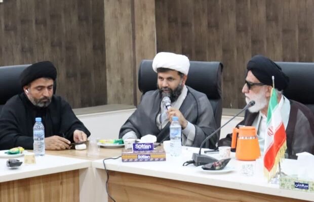 انتقاد امام جمعه آبدان از سرگردانی مردم در پیچ‌وخم اداری
