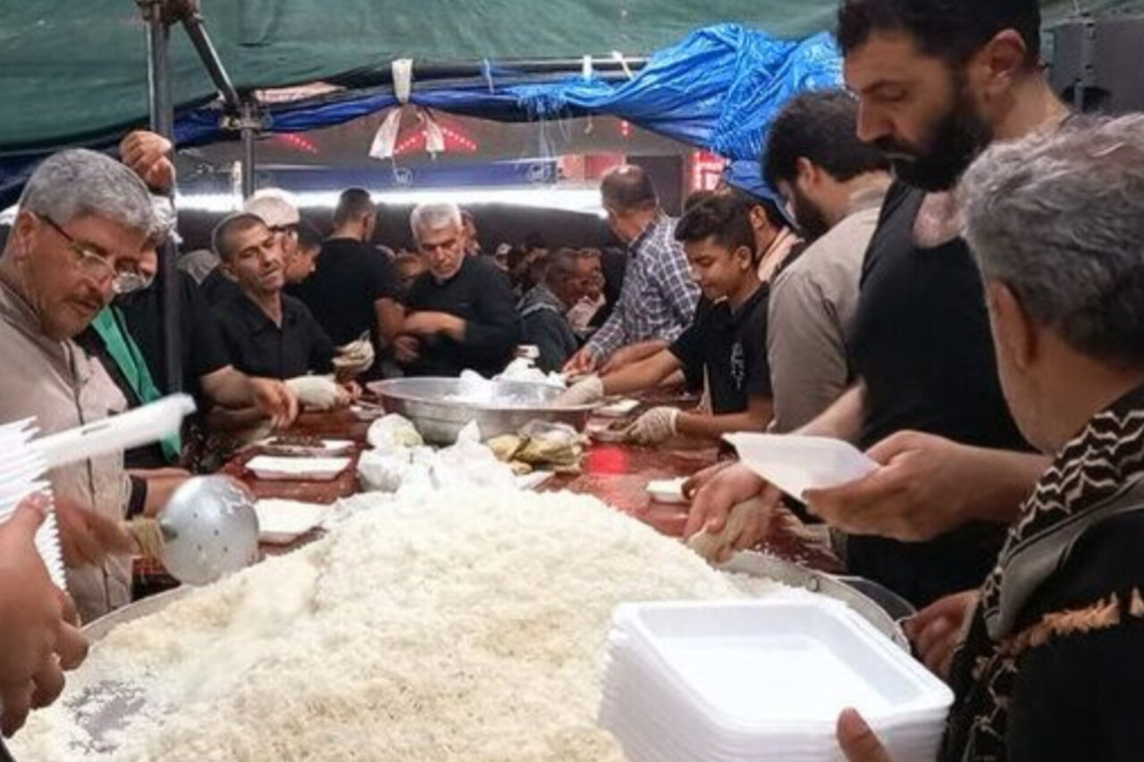 موکب بندرخمیر روزانه میزبان بیش از هزار و ۵۰۰ زائر اربعین حسینی
