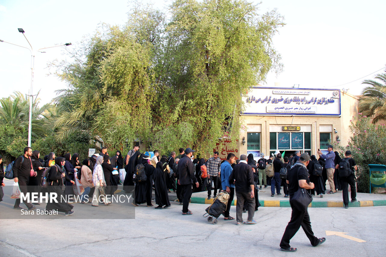 تردد روان زائران اربعین در پایانه مرزی خسروی؛ خدمات‌رسانی بدون وقفه ادامه دارد
