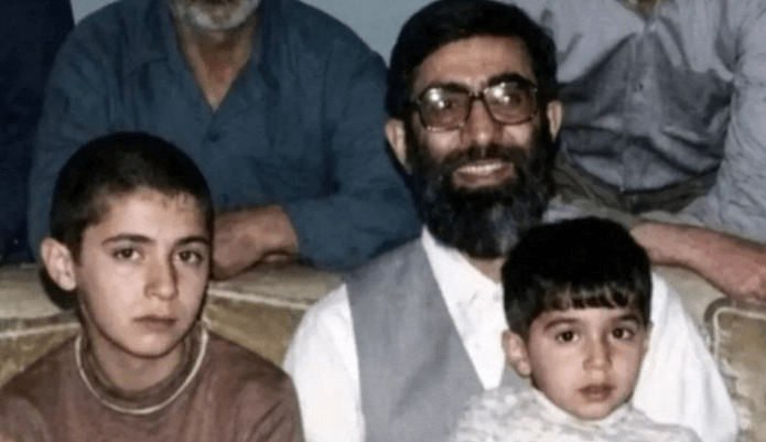 خاطره‌ای شنیدنی از کودکی رهبر انقلاب؛ وقتی کودکانه در حرم امام رضا(ع) برای آزادی پدر دعا کرد