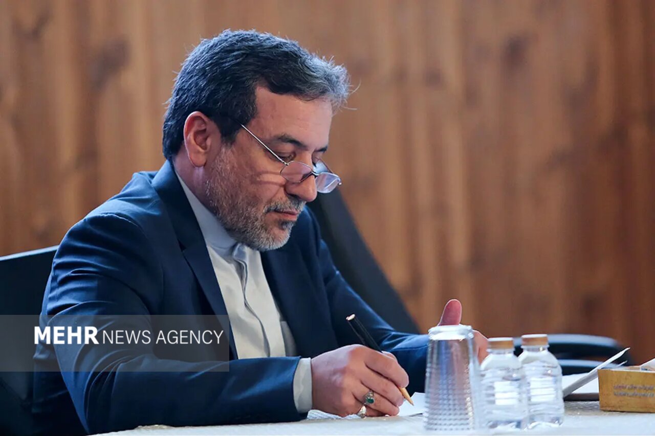 هشدار عراقچی به اوکراین: حمله به کشتی تجاری ایران بی‌پاسخ نمی‌ماند