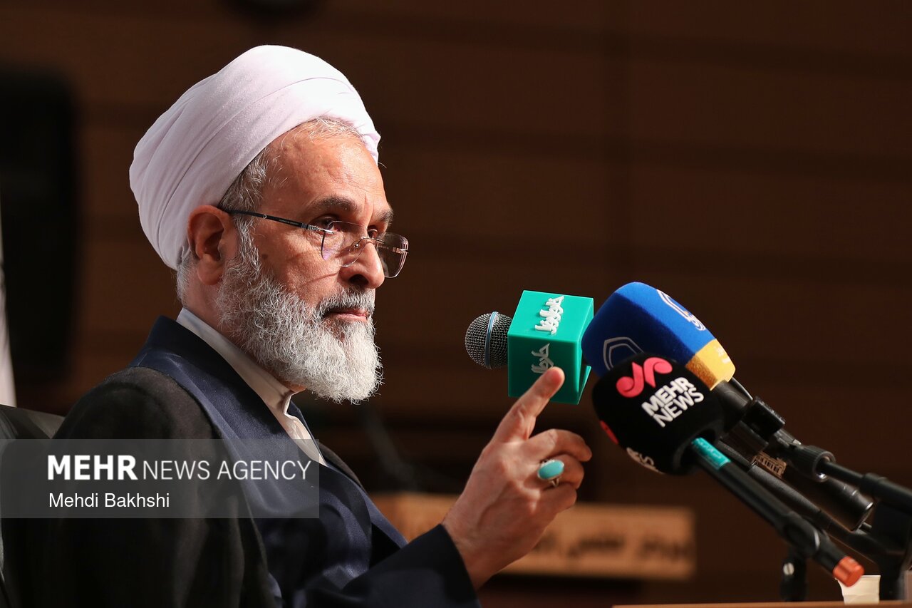 تقدیر مدیر حوزه‌های علمیه از حرم علوی؛ تشییع رهبر انقلاب در نجف وحدت امت اسلامی را به نمایش گذاشت