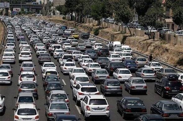ترافیک در آزادراه‌های پایتخت سنگین شد/ وضعیت محورهای شمالی روان اعلام شد