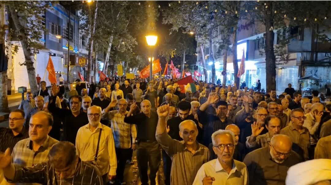 صد و چهل و هشتمین شب؛ لاهیجانی‌ها باز هم برای وطن و خونخواهی رهبر شهید به خیابان آمدند