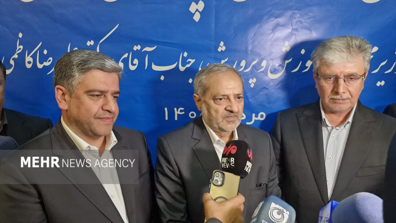 هوشمندسازی مدارس با تخته‌های مجهز به هوش مصنوعی کلید خورد / وزیر آموزش و پرورش از دو طرح جدید برای جبران افت تحصیلی خبر داد