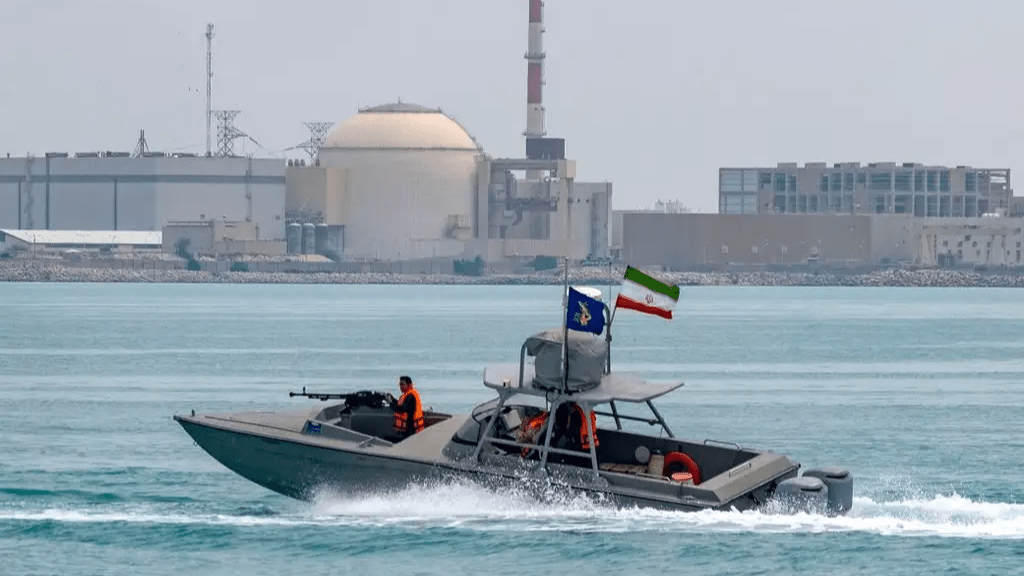 پوتین: راهبرد جنگ نامتقارن دریایی ایران بسیار مؤثر است
