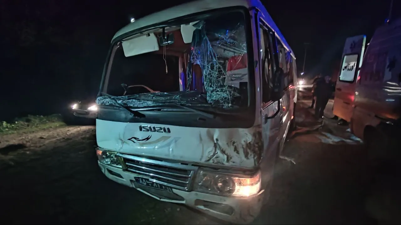 واژگونی مرگبار مینی‌بوس در محور کاشمر؛ ۶ تن جان باختند و ۲۵ نفر مصدوم شدند