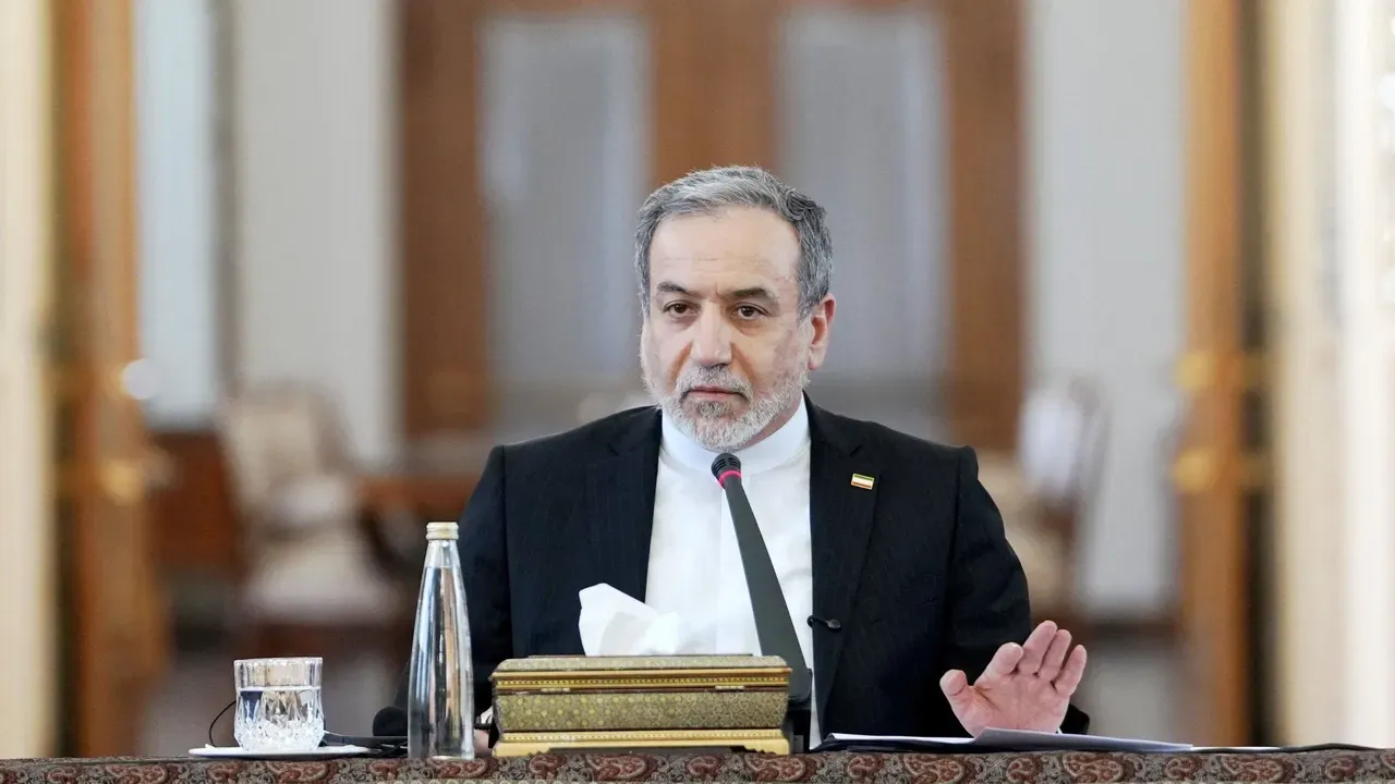 عراقچی: اوکراین حمله به شناور ایرانی را غیرعمدی خواند و بر عدم تشدید تنش تأکید کرد
