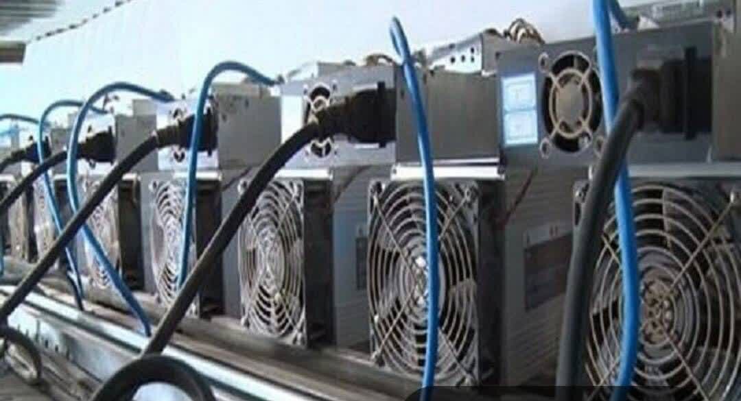 برخورد پلیس با استخراج غیرمجاز ارز دیجیتال در آذرشهر؛ ۹ دستگاه ماینر توقیف شد
