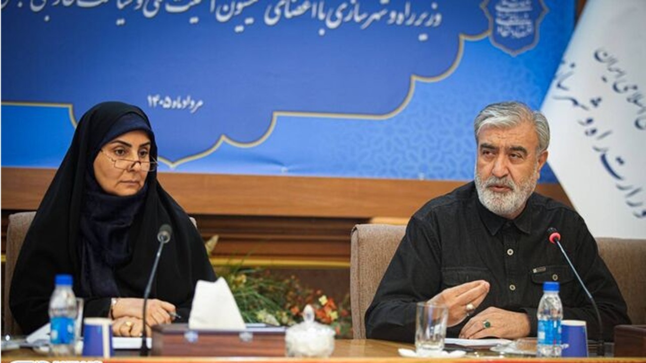 تأکید وزیر راه و شهرسازی بر نگاه کلان به تأمین مسکن / کریدورهای ترانزیتی در دستور کار دولت و مجلس