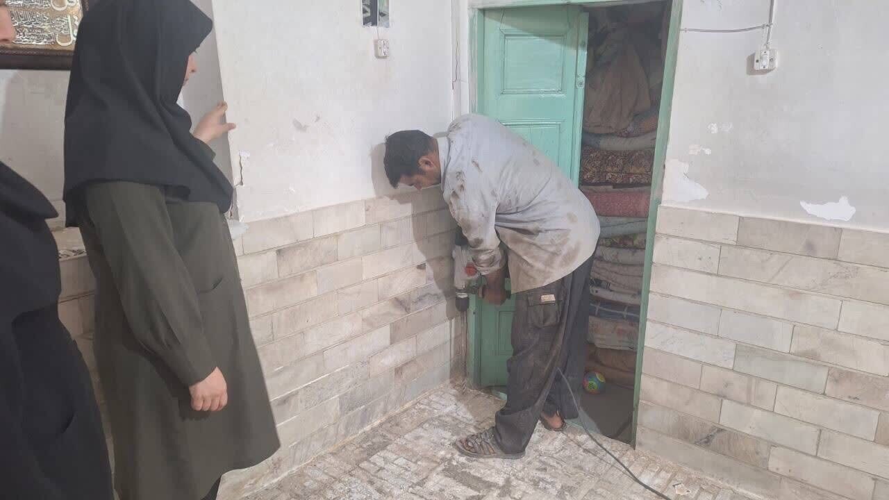 عملیات نجات خانه تاریخی متقی اردکان از گزند موریانه‌ها