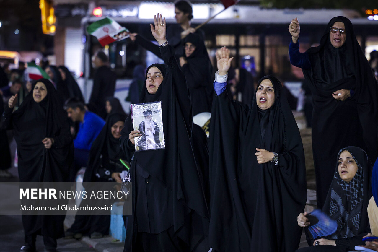 شب ۱۵۴ تجمعات مردمی در اقبالیه؛ تأکید شهروندان بر وحدت و پشتیبانی از آرمان‌های انقلاب