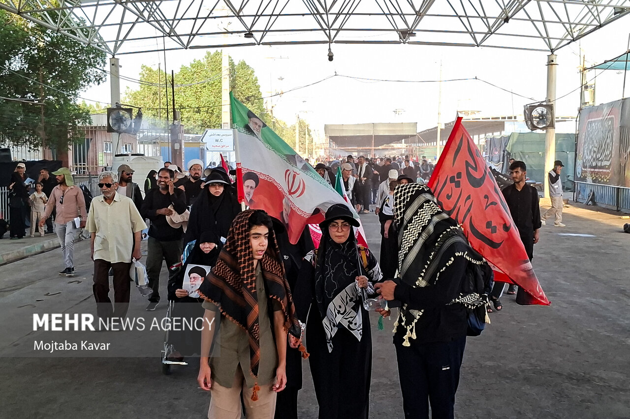 موج بازگشت زائران اربعین از مرز مهران؛ ۳۰۰ هزار نفر در ۴۸ ساعت وارد کشور شدند