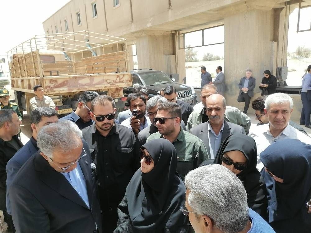 بررسی میدانی حقابه هیرمند در سیستان؛ بازدید رئیس سازمان حفاظت محیط زیست از سد جریکه