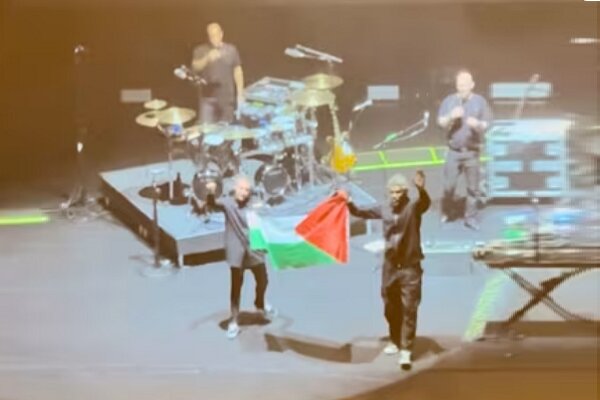 ممنوعیت اجرای گروه بریتانیایی در سنگاپور پس از برافراشتن پرچم فلسطین