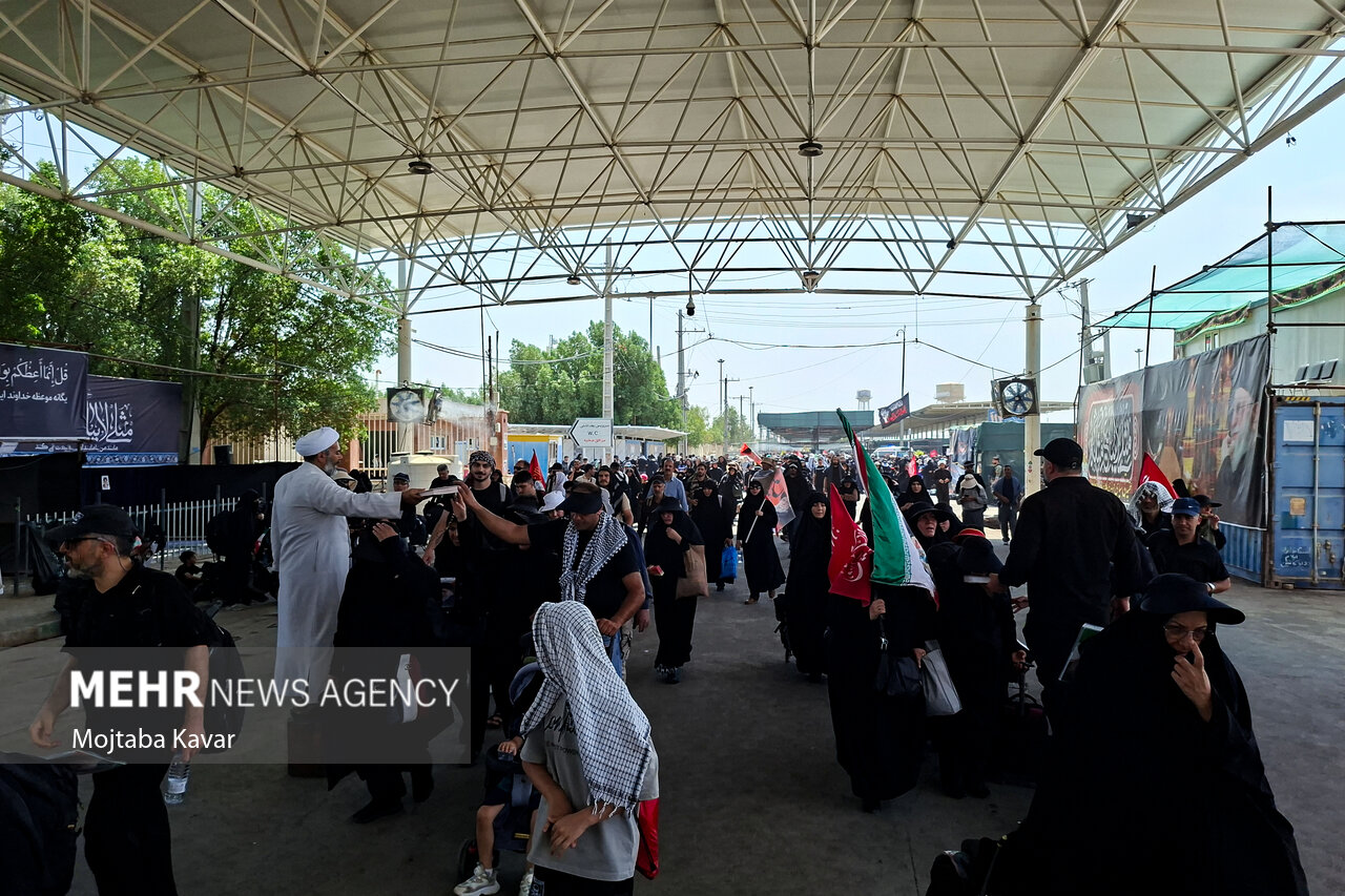 ویدیوی تازه از گذرگاه مهران؛ جریان عبور زائران اربعین در نیمروز دوشنبه به تصویر درآمد