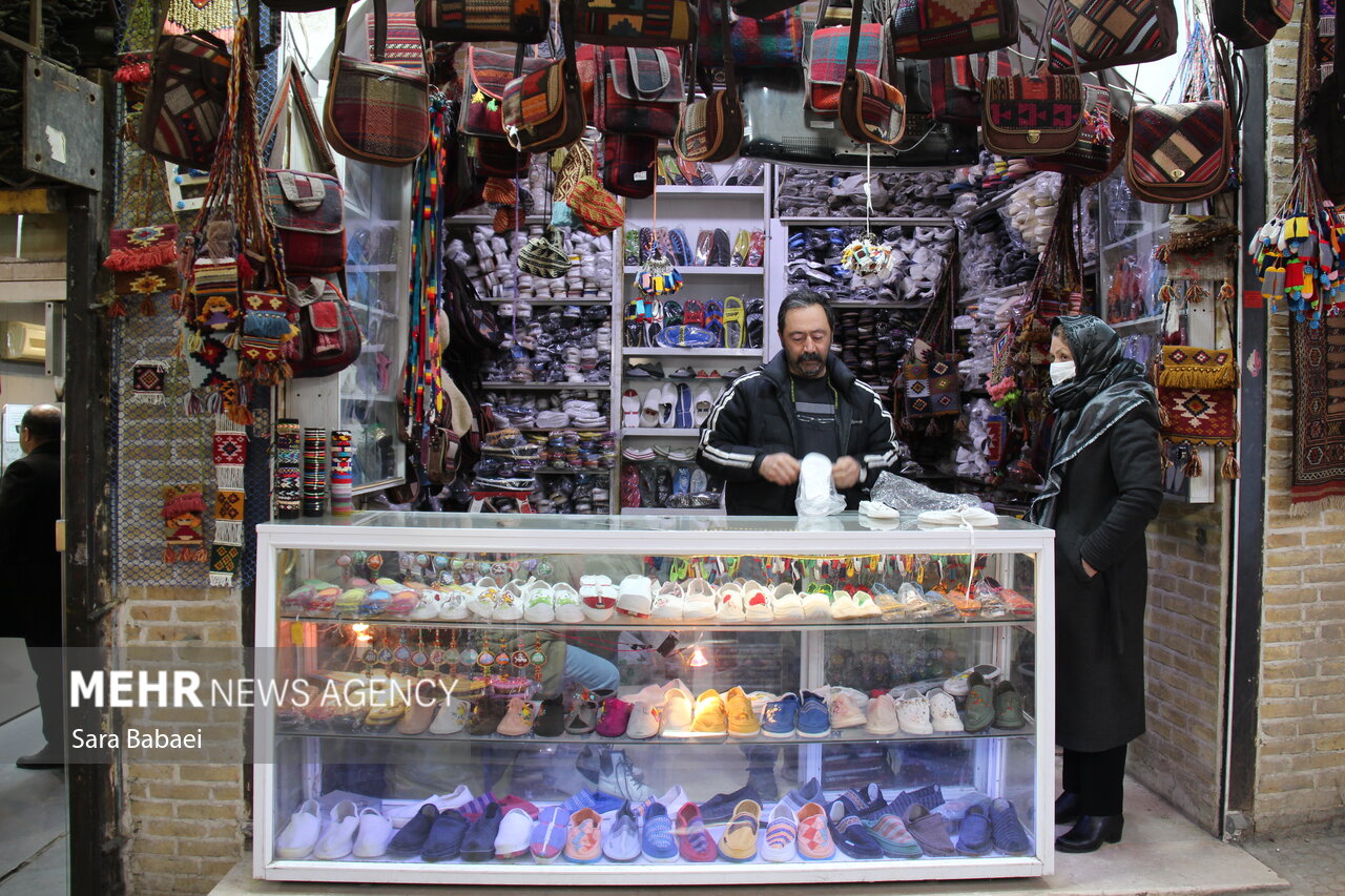 بازارچه صنایع‌دستی کرمانشاه در مسیر بازگشت زائران اربعین راه‌اندازی شد