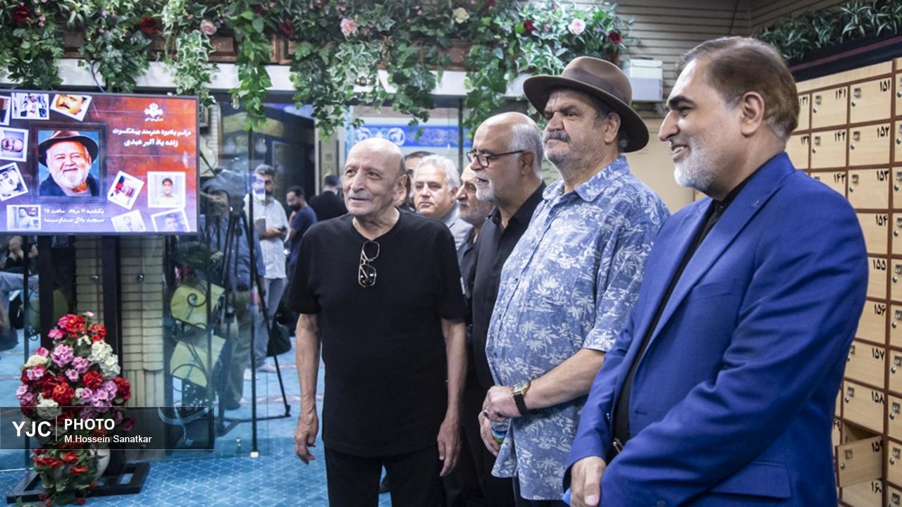 وداع هنرمندان با ستاره کمدی ایران؛ آیین بزرگداشت اکبر عبدی برگزار شد