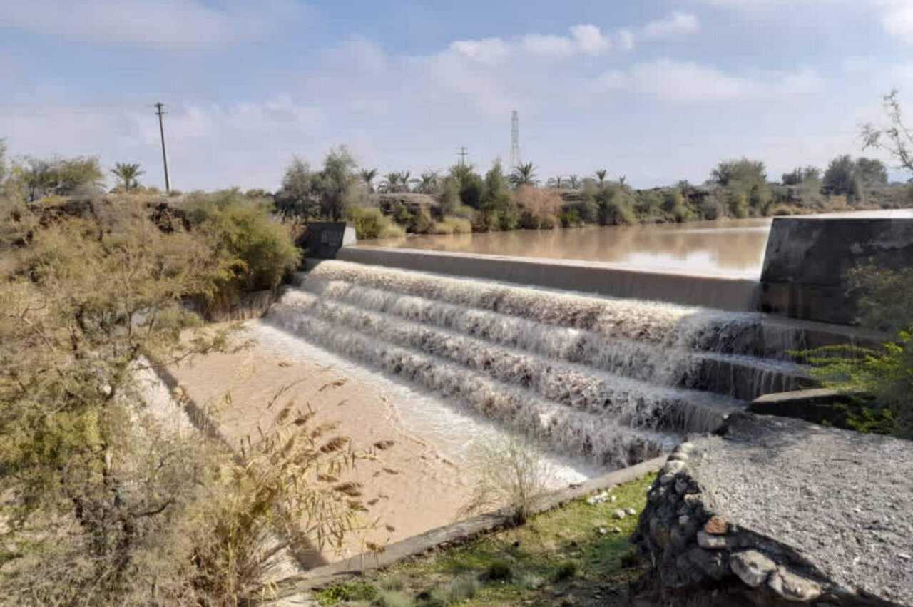 آغاز ساخت دیوار سیل‌بند آبخیزداری در روستای حطر بلده با اعتبار ۲۰ میلیارد ریالی