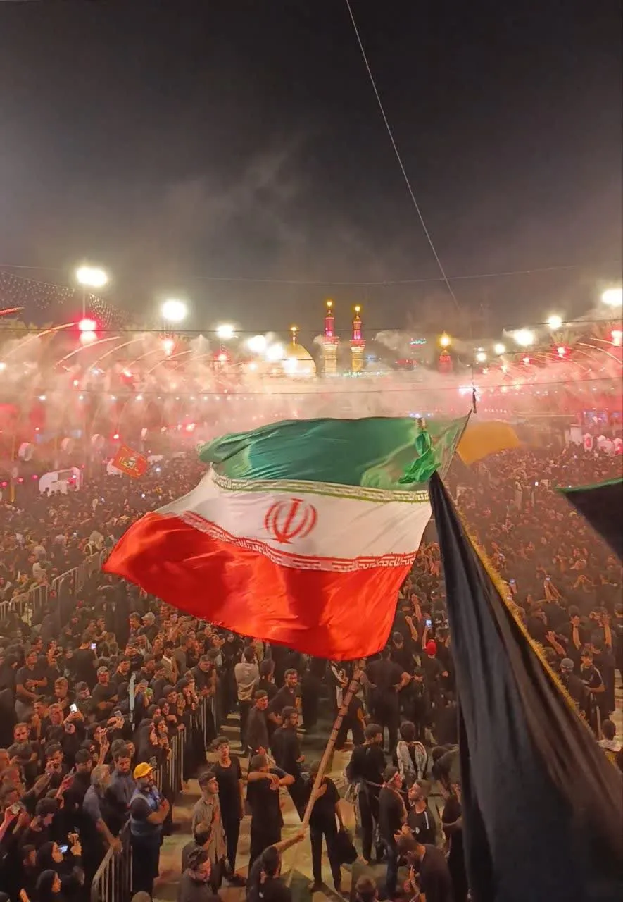اهتزاز پرچم ایران در آسمان بین‌الحرمین کربلا