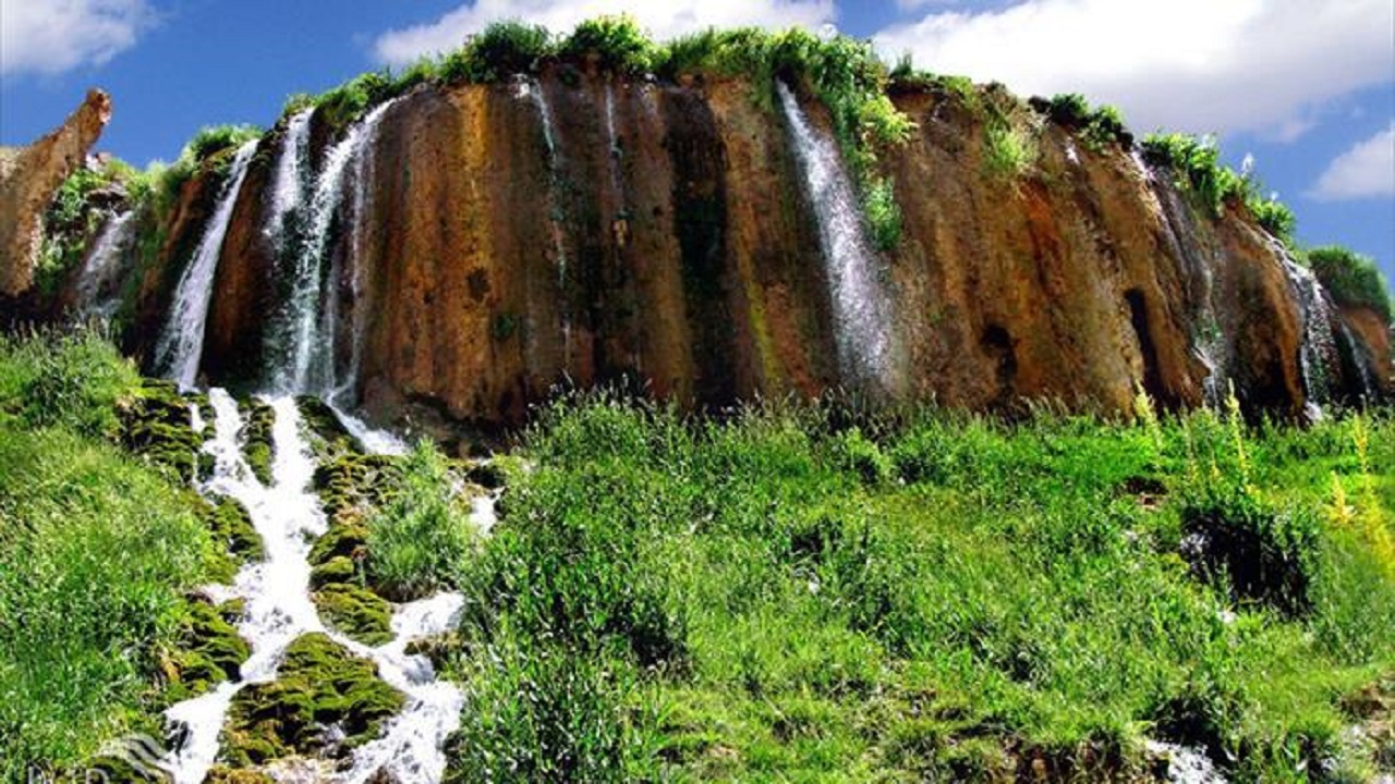 آبشار نیاکان؛ نگین طبیعی چهارمحال و بختیاری میزبان گردشگران تابستانی