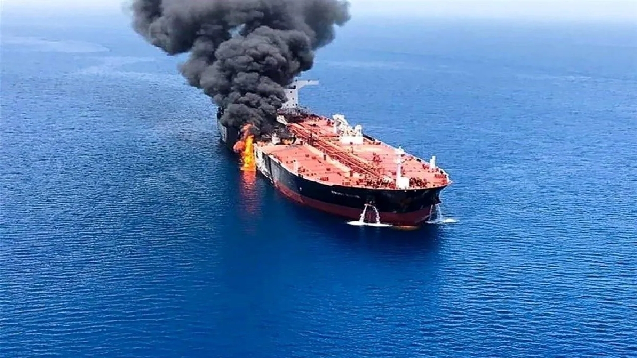شنیده شدن صدای انفجار در نزدیکی یک نفتکش در تنگه هرمز؛ جزئیات تازه اعلام نشد