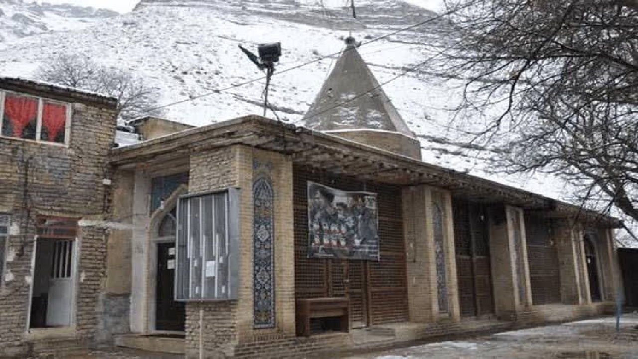 امامزاده عبدالقهار؛ زیارتگاه چوبی ساوجبلاغ که هویت روستای ورده شده است