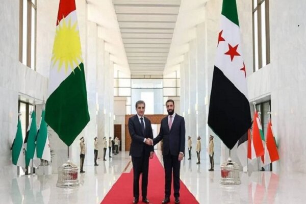 استقبال جنجالی از بارزانی در دمشق؛ پرچم عراق در مراسم دیده نشد