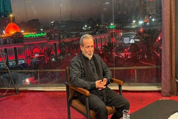 عراقچی در نجف: اربعین برای ما فرصت تازه‌نفس شدن است