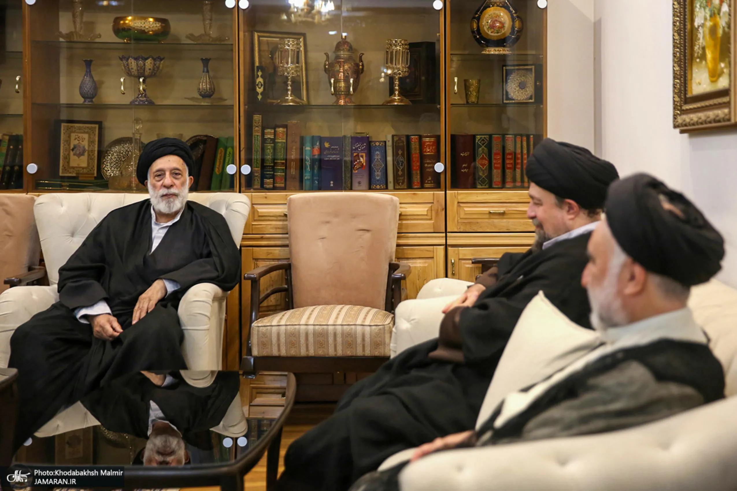 حضور سید حسن خمینی در منزل سید هادی خامنه‌ای