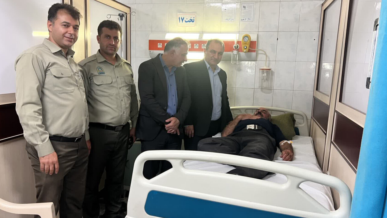 جنگلبان چالوسی با تبر قاچاقچی چوب مجروح شد؛ حکم بازداشت متهم صادر شد