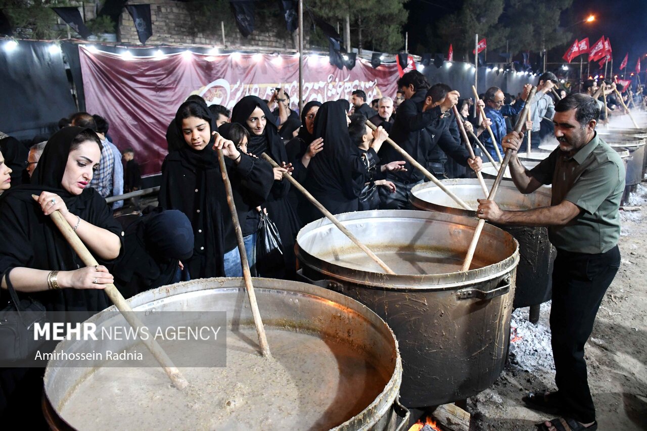 شب اربعین در بیرجند؛ دیگ‌های شله نذری و حال‌وهوای ارادت به سیدالشهدا