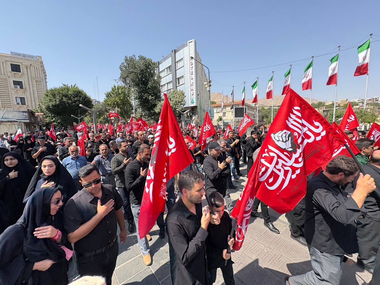 پیاده‌روی جاماندگان اربعین در سنندج آغاز شد؛ جلوه‌ای از شور و شعور حسینی