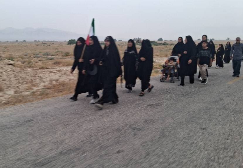 همصدایی عاشقان حسینی با زائران کربلا؛ آیین اربعینی در آبدان بوشهر برگزار شد