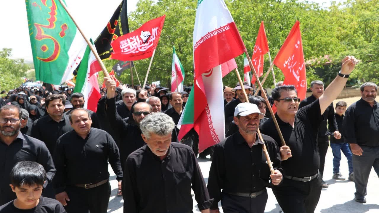 آئین پیاده‌روی اربعین حسینی در عسگران اصفهان با حضور پرشور عزاداران برگزار شد