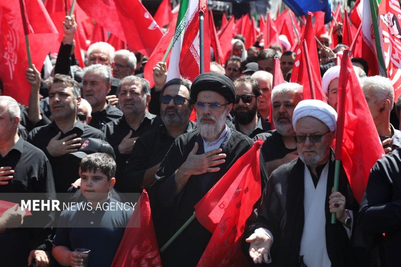 همصدایی با کاروان کربلا؛ راهپیمایی جاماندگان اربعین در تبریز برگزار شد