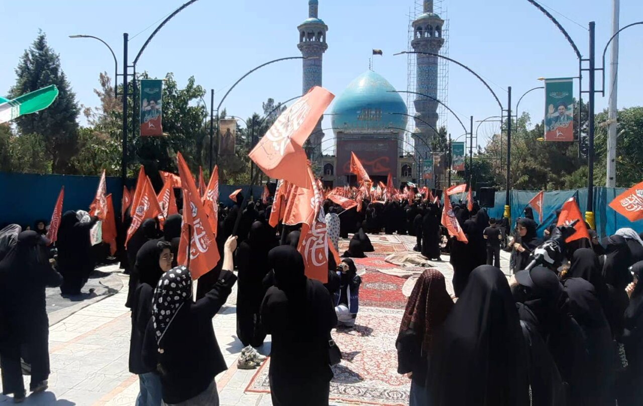 هم‌صدایی کودکان البرزی با ندای خون‌خواهی رهبر شهید در آیین اربعین کرج