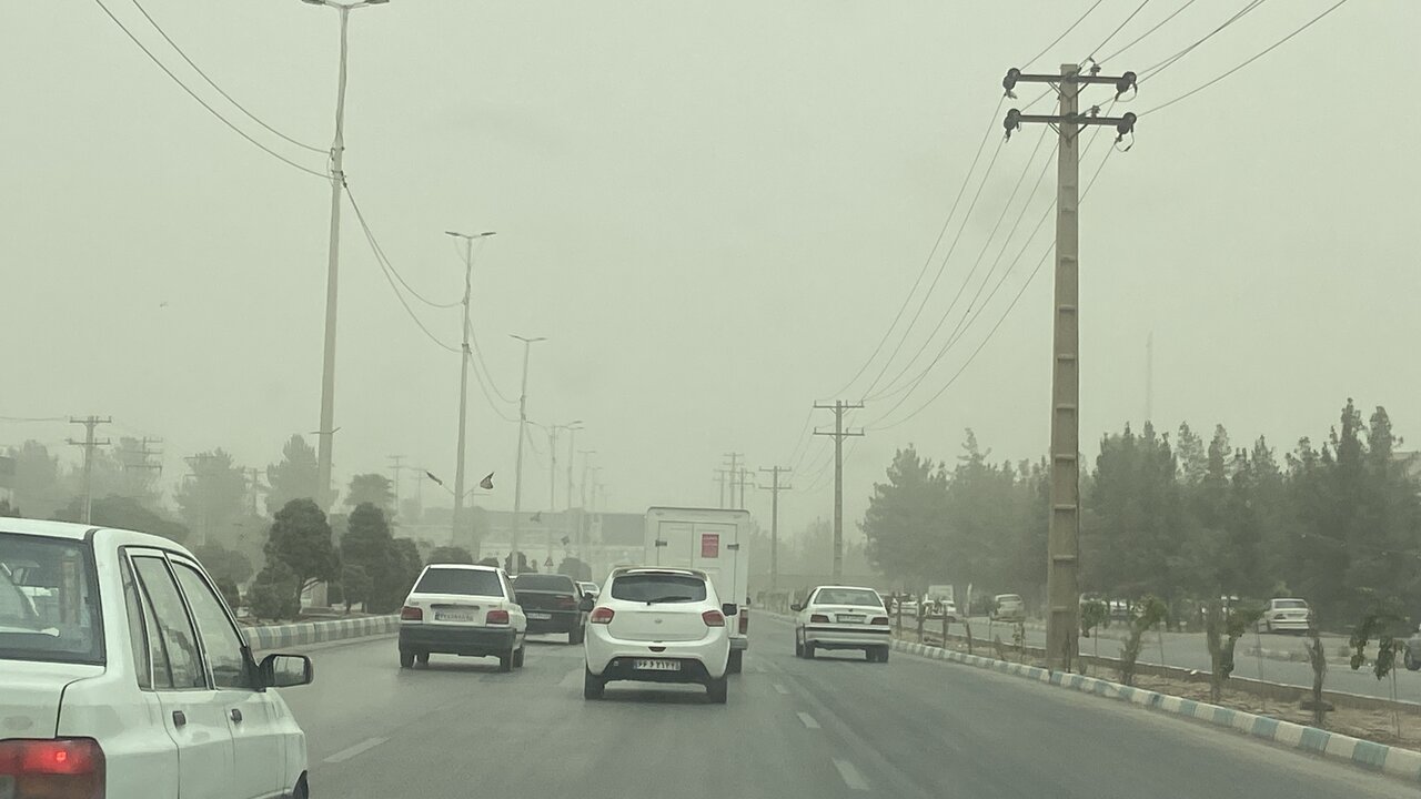 خطر طوفان گرد و خاک در نوار شرقی خراسان جنوبی؛ هشدار به رانندگان و گلخانه‌داران