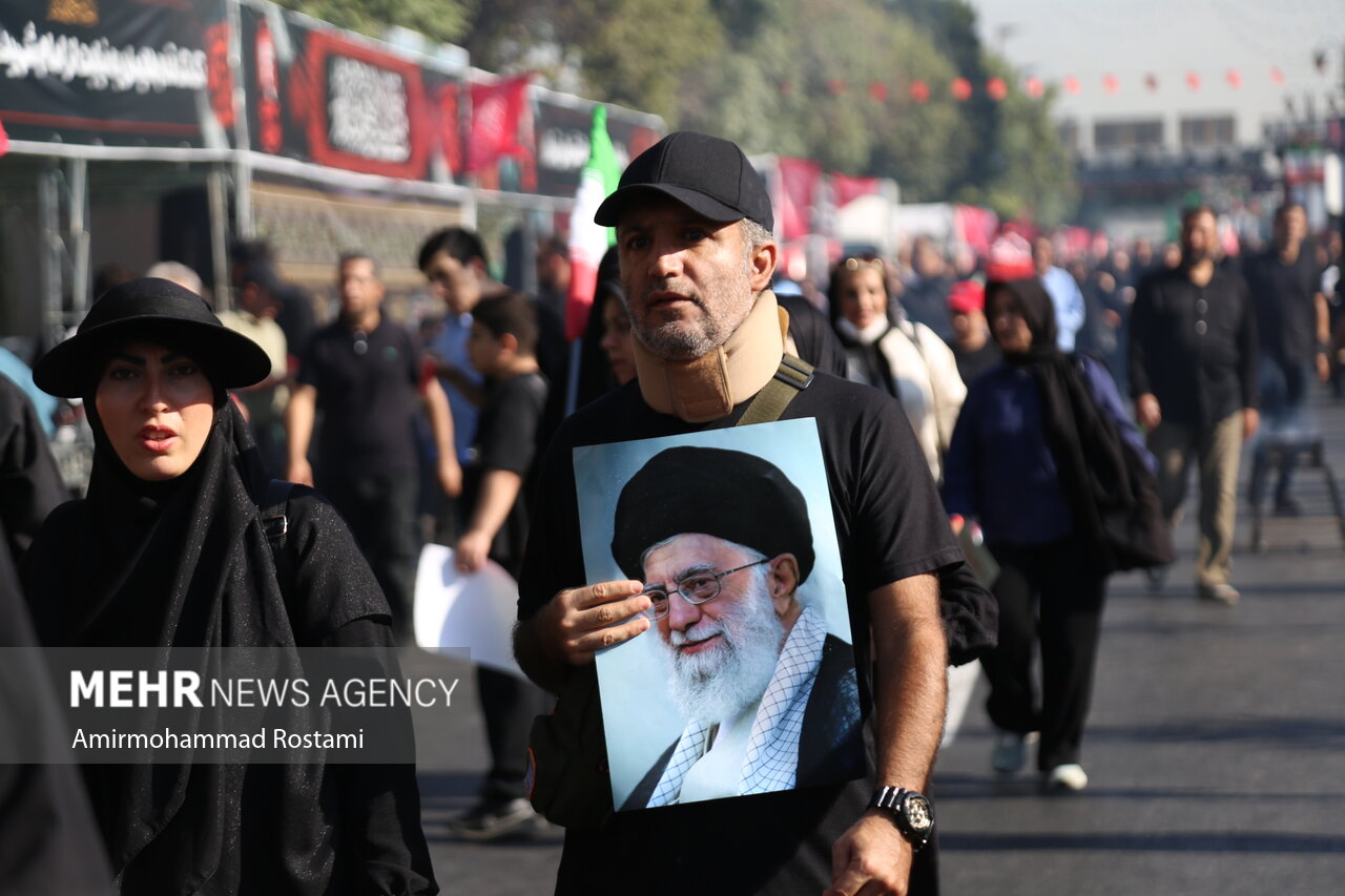 عاشقان امام حسین(ع) در قم به کاروان اربعین پیوستند