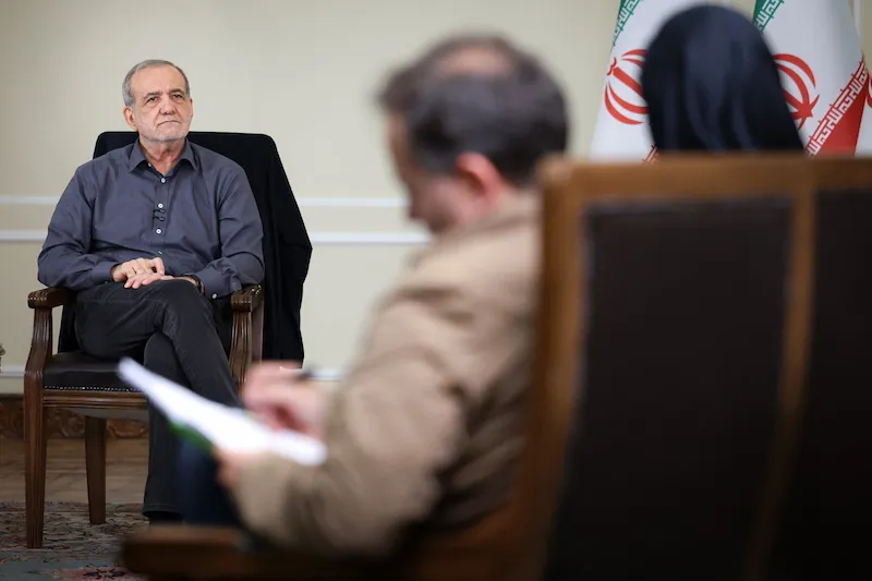 تعویق پخش گفت‌وگوی رئیس‌جمهور با مردم؛ کنداکتور اربعین صداوسیما شلوغ بود
