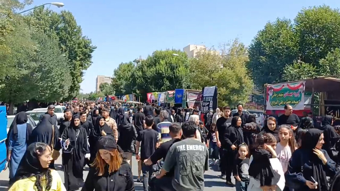 سلماسی‌ها در آیین جاماندگان اربعین به خیابان آمدند