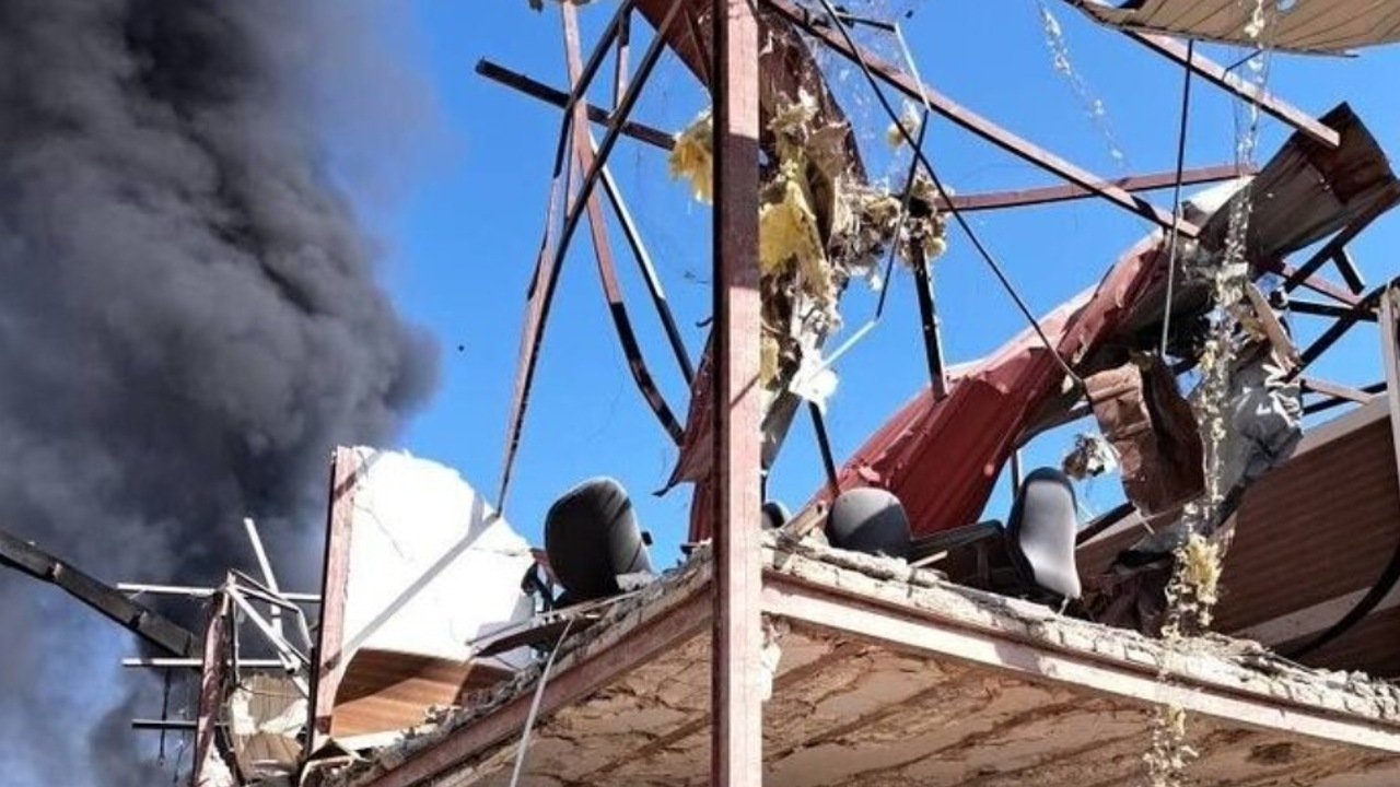 آتش‌سوزی گسترده در کارخانه تینر شمس‌آباد؛ ۲۶ کارگر مصدوم و راهی مراکز درمانی شدند