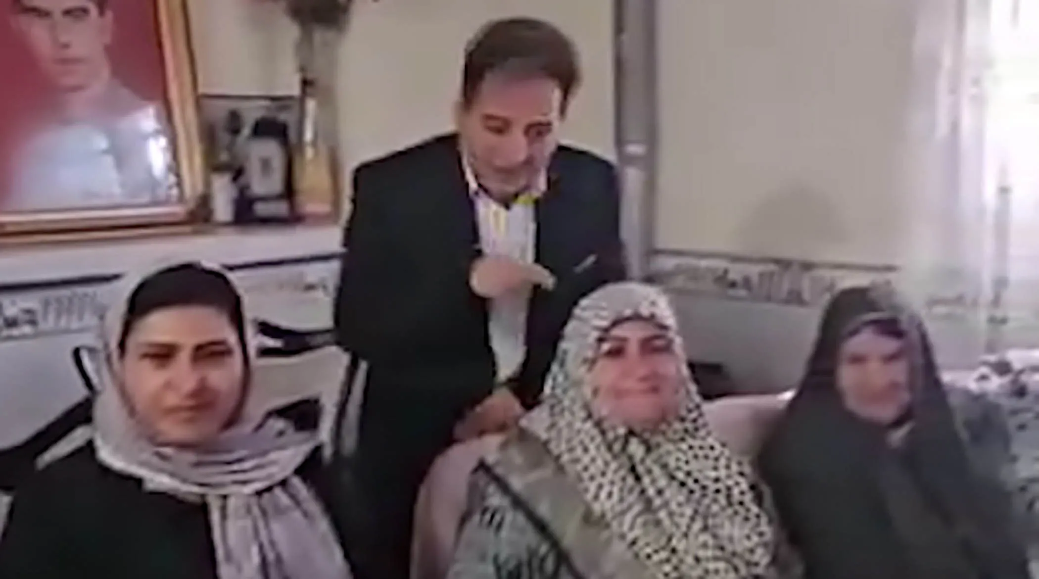 مادربزرگ ۱۱۵ ساله، کوچک‌ترین فرزند نسل ششم را برای نخستین بار دید